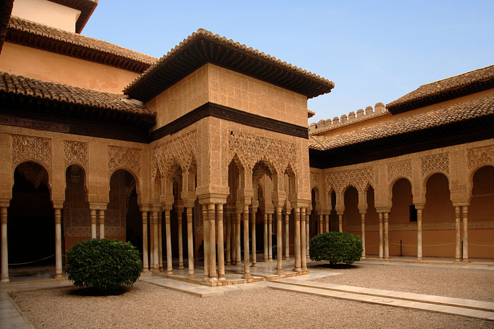 Alhambra - Innenhof - einer der schönsten Paläste der maurischen Zeit.