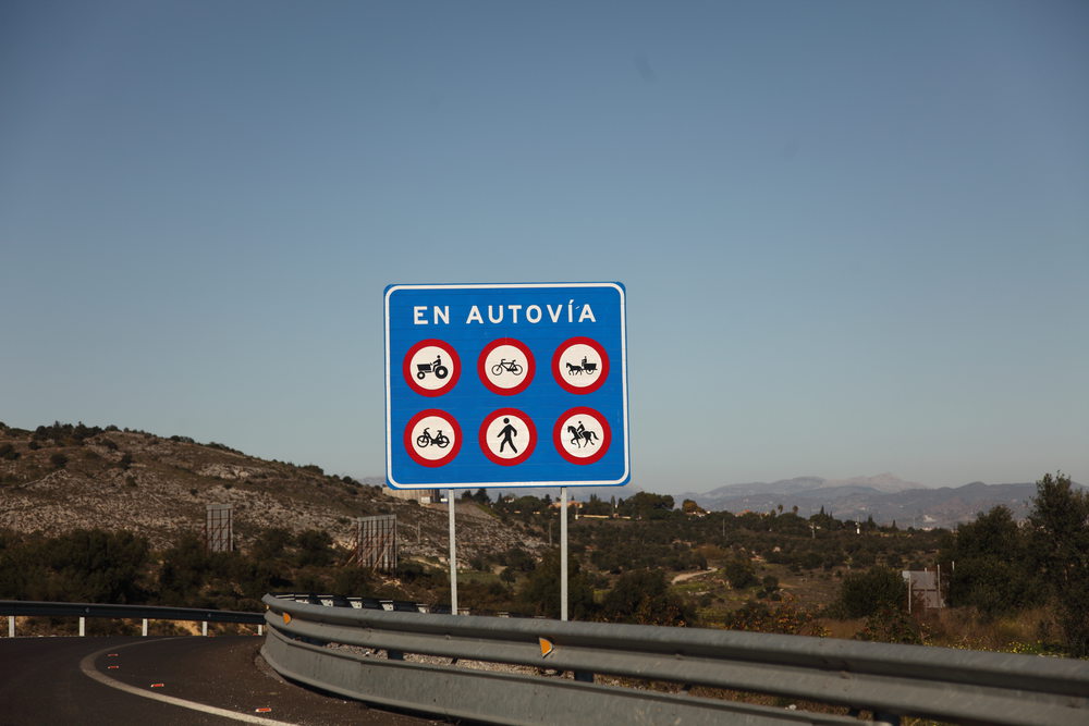 Auf Autobahnen in Spanien verboten