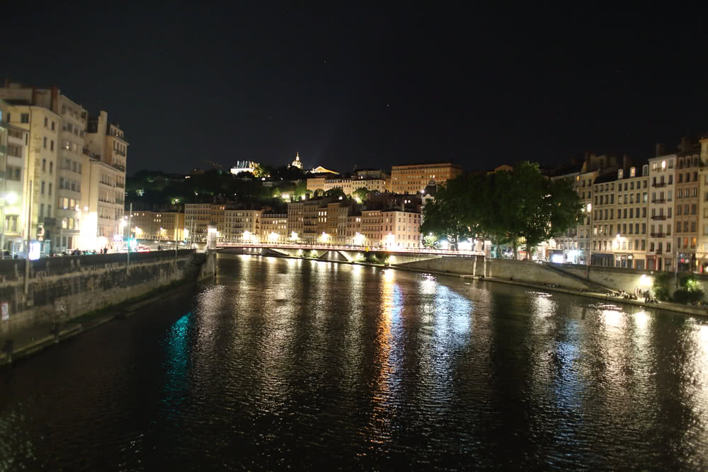 Am Ufer der Saône bei Nacht