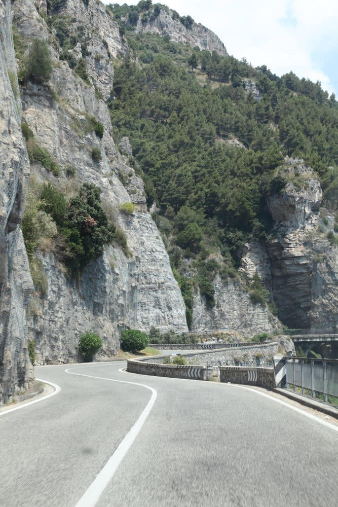 Italiens Küstenstraßen - oft eng und viel befahren!