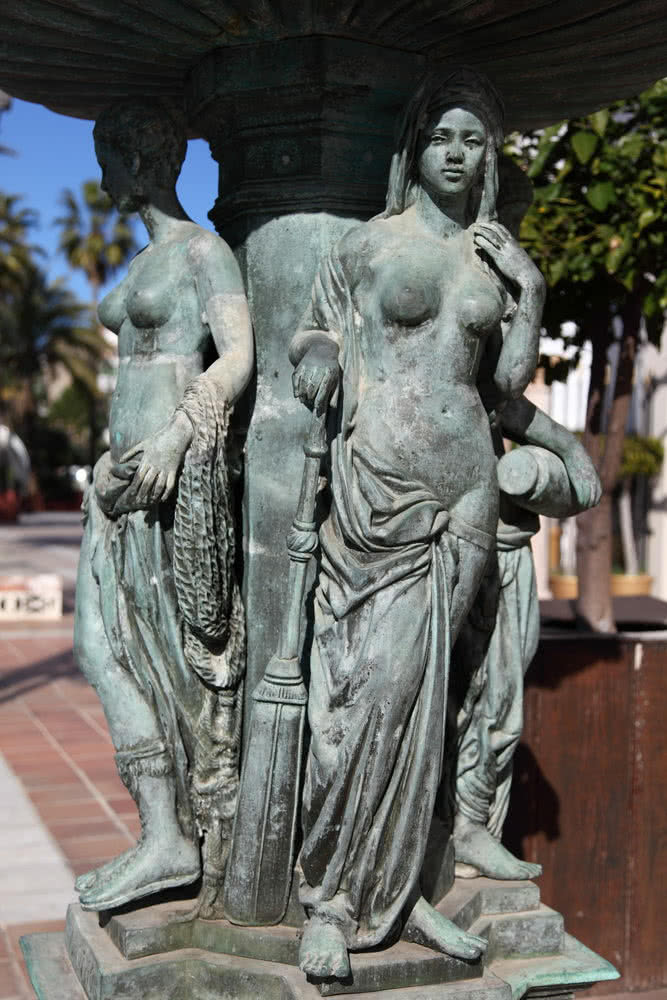 Bronze-Statue von vier Frauen, Puerto Banus